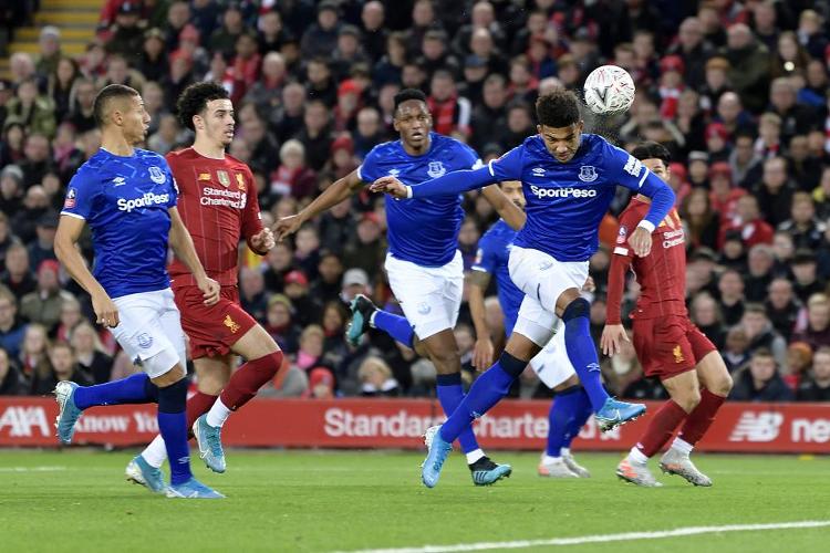 曼联女足夺英超冠军，拉什福德姐姐破门