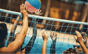 什么是牛牛中的“位置优势”？最后一位看牌玩家的心理博弈空间。（末位看牌的优势：解析牛牛中的位置与心理博弈）